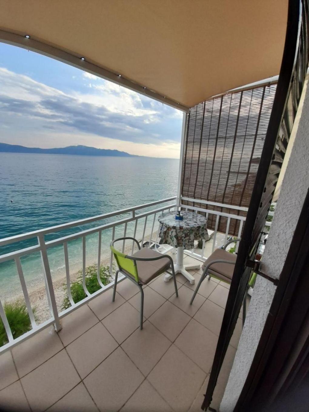 Apartment Danka - Affordable And At The Beach Brist Exterior photo